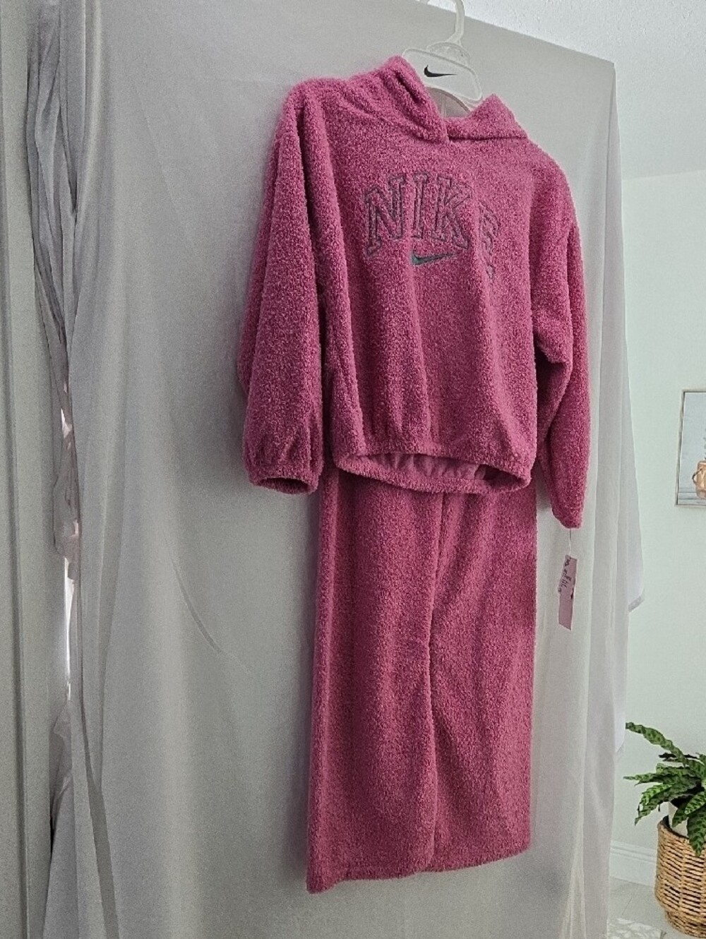 Nike Kids Plush Hooded Set in Rose Pink - Picture 2 of 6